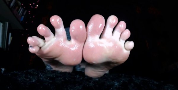 Violet Doll - Baby Oil Feet