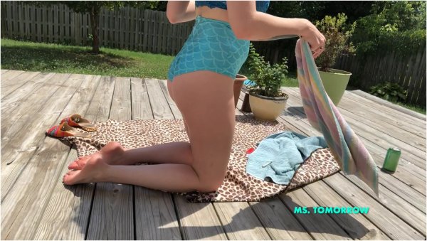 DommeTomorrow - IGNORED Towel Holding Bitch