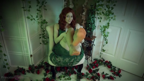 Princess Ellie Idol - Poison Ivy Seduces Superman To Her Side With Her Feet