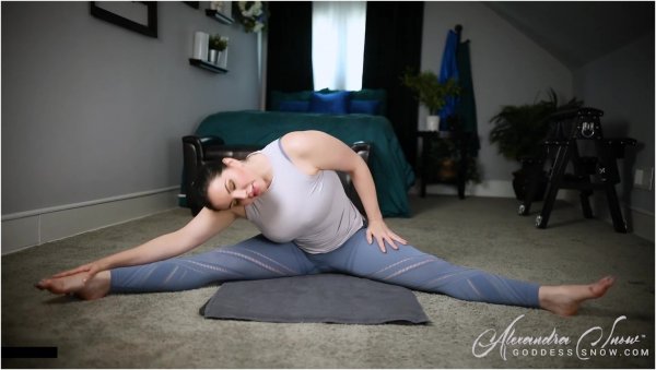 Goddess Alexandra Snow - Autofellatio Yoga