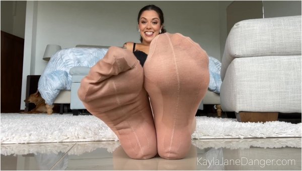 KaylaJaneDanger - Worship Goddess s Feet in Vintage Nylons