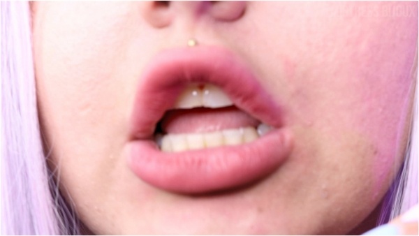 Mistress Bijoux - Teeth up Close