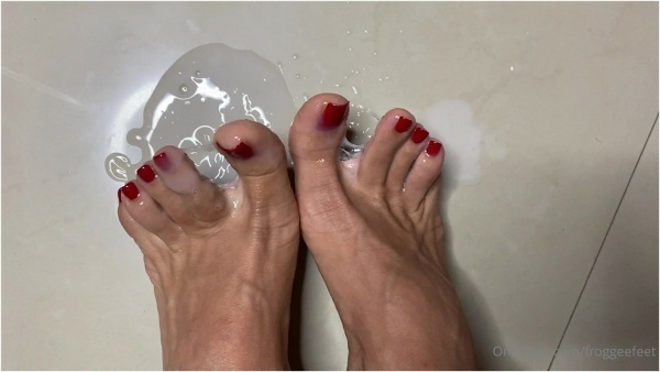 Froggee Feet - Goddess Diana - Cumming On My Red Toes And Than Pouring 25 Cum Loads On My Toes